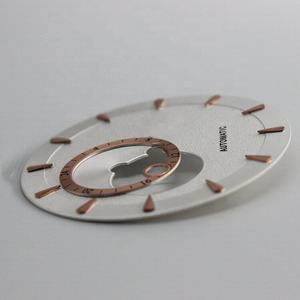 หน้าปัดสีขาว Matte <span class=keywords><strong>มือ</strong></span>ทองกุหลาบ<span class=keywords><strong>แหวน</strong></span>ด้านในและ CD รูปแบบ Mechanical Movement - Product Image 2