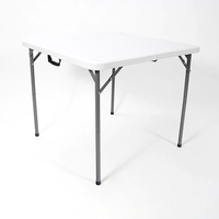 Vente en gros d'usine, table de 86 cm, facile à transporter, en plastique, empilable, pour une utilisation en extérieur
