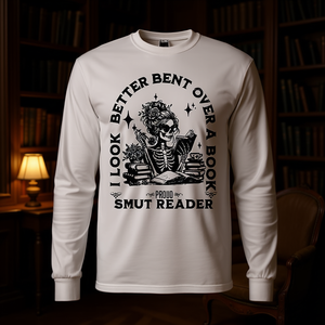 Me veo mejor sentado sobre una libreta, camiseta de manga larga Smut Reader - Product Image 3