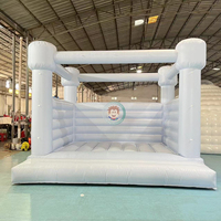 Château gonflable commercial en PVC bleu ciel avec toboggan pour enfants, idéal pour les fêtes de mariage en extérieur