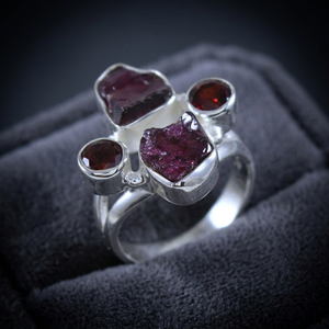 Akrati Jewels Bague en argent sterling 925 avec grenat naturel brut facetté éblouissant, sertie clos, artisanale et personnalisable, troisième modèle - Product Image 3