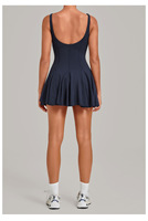 Robe de sport plissée évasée à col carré pour femme avec short intégré, idéale pour le golf et les activités sportives – Vente en gros