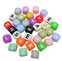 Perles de dentition en silicone pour bébé, 26 lettres, 15 couleurs, 12 mm, personnalisables avec nom, pour bijoux DIY, perles à mâcher en forme de lettres de l'alphabet, vente en gros