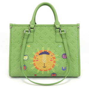 Bolso Tote de Piel Sintética con Logotipo Personalizado de Alta Calidad, Nuevo Modelo 2025, Gran Capacidad, Patrón Grabado, Venta al Por Mayor de Fábrica con Estampado de Dibujos Animados - Product Image 4