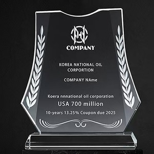 2025 High-quality Solid Glass Trophy Custom Engraved Annual Commemorative Crystal Glass Art Awards Trophy Blank Block Plaque