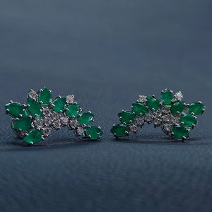 Boucles d'oreilles en or blanc 18 carats avec diamant naturel et émeraude pour femme - Cadeau de fiançailles, de mariage, d'anniversaire et de fête - Product Image 1