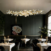 Lustre suspendu cascade de luxe en feuille d'or, grand modèle personnalisé, style art moderne, pour hall d'hôtel et projets de grand foyer