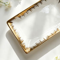 Plateau de service durable en porcelaine blanche avec bordure dorée, plateau rectangulaire classique de luxe, non toxique, respectueux de l'environnement, pour restaurant