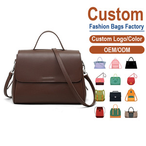 Bolso bandolera de cuero de grano completo – Asa superior curvada, silueta clásica en marrón oscuro con cierre de solapa |   Acabado Mate de Brillo Suave - Product Image 1