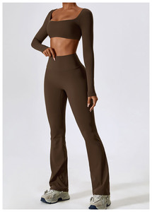 Conjunto Deportivo Personalizado De 2 Piezas Para <span class=keywords><strong>Mujer</strong></span> Con Crop Top Reciclado De Manga Larga Y Cuello Cuadrado Y Leggings Acampanados De Cintura Alta Para Gimnasio - Product Image 2