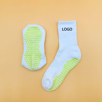 Chaussettes Pilates solides en coton de haute qualité avec logo brodé absorbant la sueur antidérapant hautement élastique pour les sports de plein air