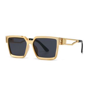 <span class=keywords><strong>Lunettes</strong></span> <span class=keywords><strong>de</strong></span> soleil tendance UV400 carrées <span class=keywords><strong>à</strong></span> <span class=keywords><strong>monture</strong></span> intégrale, durables, unisexes, populaires sur Instagram, style streetwear européen et américain, modèles d'influenceurs, OEM - Product Image 4