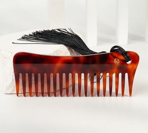 Peine de Acetato de Celulosa Kinling OEM/ODM Retro Hecho a Mano con Dientes Anchos de 4 mm, Logotipo Personalizado, Certificación CE RoHS para Cabello Liso - Product Image 4