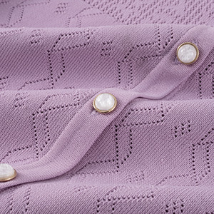 Cardigan en tricot pour femme personnalisé à faible MOQ <span class=keywords><strong>avec</strong></span> boutons en <span class=keywords><strong>perles</strong></span>, manches longues, col rond et détails ajourés - Product Image 5