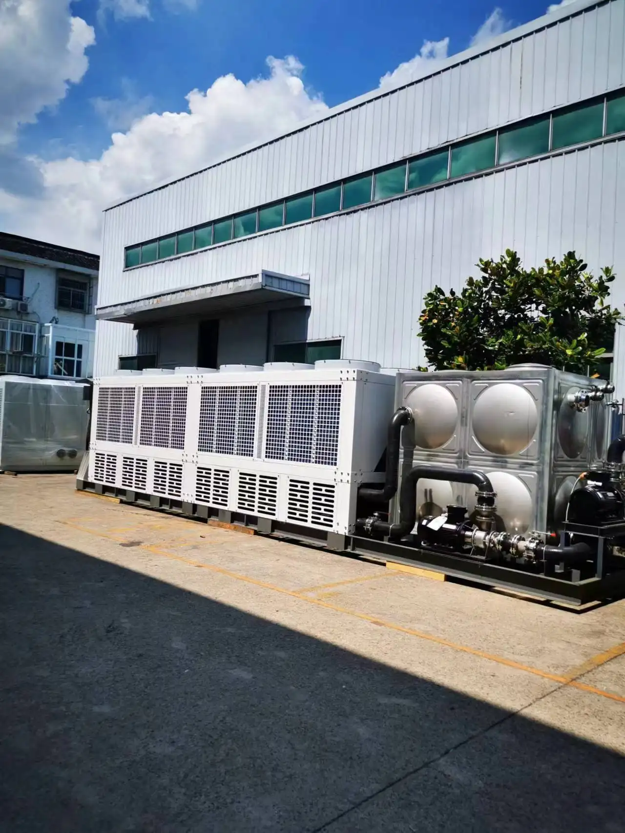 Compresores duales de alta eficiencia Unidad de enfriamiento de aire HVAC Condición central Refrigeración libre 400 kW 50 HP Enfriador de tornillo enfriado por aire