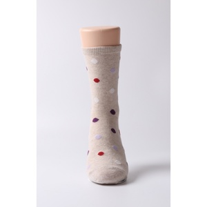 Chaussettes de cheville respirantes de style coréen avec motif à pois pour femmes, dotées d'une technologie brevetée de maintien à 90 degrés et d'une technologie antidérapante - Product Image 3