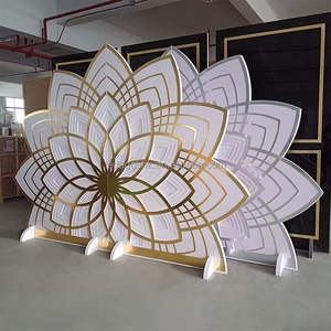 Panneau mural en acrylique blanc personnalisé LEDA avec bordure dorée en PVC pour les événements de mariage, la décoration de fête - Product Image 2