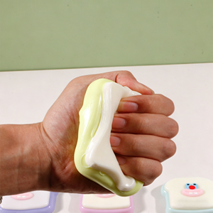 Jouet anti-stress en caoutchouc souple à montée lente, style pain grillé, pour soulager l'anxiété, pour enfants et adultes, porte-clés - Product Image 3