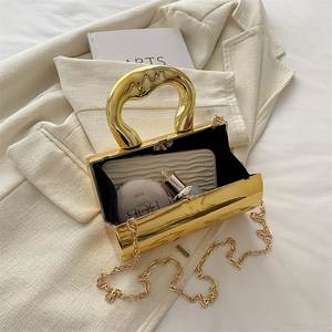 Nuova Borsa Clutch da Sera per Donna <span class=keywords><strong>Moda</strong></span> Casa 2025 - Trendy, a Forma di Barile Dorato, in Vera Pelle, Capacità 1-1.9L, Resistente agli Schizzi - Product Image 5