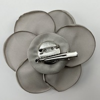 Pince à cheveux personnalisée en tissu satiné de 9 cm avec fleur de rose, pince à cheveux en satin superposé pour accessoires capillaires, emballage cadeau pour vêtements