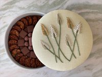 Hands tickerei Schokoladen box Luxus Hochzeit Samt Interieur Ramadan Geburtstags geschenk Runde Holz Papier kuchen Geschenk Dessert Box