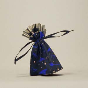 ถุงผ้าออร์แกนิคแบบมีเชือกผูกสำหรับใส่ของขวัญฮาโลวีน ปักโลโก้ สร้อยข้อมือ นาฬิกา ต่างหู ของตกแต่ง พิมพ์สกรีน - Product Image 1