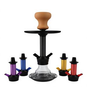 Moderno Set de Hookah de Cristal con Base de Madera, Vástago de Metal Negro y Kit de Tubos Multicolor para Salón y Uso Doméstico - Product Image 1