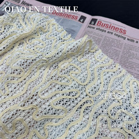 Tissu en dentelle crochetée abstrait à motif vague blanc crème, maille transparente pour robes et hauts
