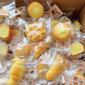 ของเล่นขนมปังเนื้อนุ่ม PU แบบชุ่มชื้น พร้อมคุณสมบัติเด้งคืนตัวช้า ช่วยผ่อนคลายนิ้วมือและบรรเทาความเครียด เหมาะเป็นของขวัญ - Product Image 6