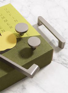Poignée de meuble de cuisine en laiton massif, finition nickel brossé, poignées de porte d'armoire, poignées de tiroir rondes - Grande Vente - Product Image 6