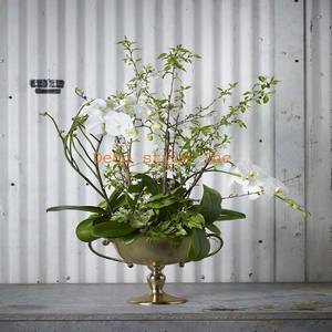 Grande urne florale trophée en métal - Product Image 1