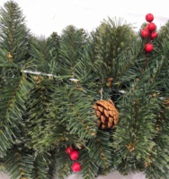 Set Karangan Bunga dan Hiasan Natal Artifisial Grosir, PVC Hijau dengan Buah Pinus dan Buah Merah untuk Dekorasi Liburan