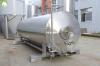 Réservoir de stockage d'eau sanitaire de qualité alimentaire SS304 personnalisé de 10 000 L, cuve de stockage d'eau industrielle avec indicateur de niveau