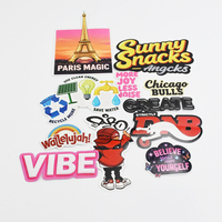 Autocollants PVC personnalisés de haute qualité, holographiques, découpés à la forme, style anime Q-version, mignons, imperméables et écologiques, vente en gros