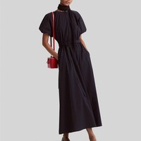 Robe longue plissée fluide et élégante à manches courtes en tissu naturel, personnalisée pour fabricants de vêtements, collection Printemps-Été