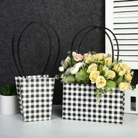 Boîte cadeau de fleurs pour la Saint-Valentin, panier de fleurs à main pour la fête des mères, sac en papier pour arrangement floral