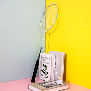 <span class=keywords><strong>Raquette</strong></span> de <span class=keywords><strong>badminton</strong></span> en fibre de carbone 4U de qualité tournoi haute tension Poids 4U avec dureté souple à pleine adhérence pour des chocs puissants - Product Image 3