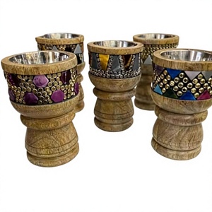 Quemador de Incienso de Sándalo Hecho a Mano con Incrustaciones Geométricas y Detalles Metálicos, Uso Religioso, Difusor Aromático para Todas las Estaciones - Product Image 1