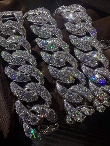 Collar de cadena cubana con diamantes de moissanita de excelente calidad para fiestas, bodas y ocasiones especiales, disponible en grandes cantidades. - Product Image 2