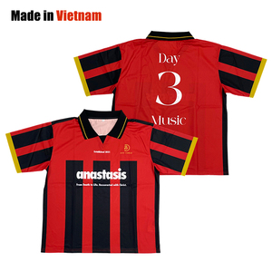 Maillot de football sublimé de style rétro personnalisé coupe ample design vintage 100% polyester antibactérien à séchage rapide pour vêtements de football - Product Image 1