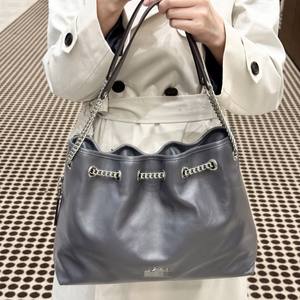 กระเป๋าถือสะพายไหล่แบบสายเดี่ยว รุ่น Evelyn Trash Bag Chain ของ Koujia สำหรับเดือ<span class=keywords><strong>น</strong></span>พฤศจิกาย<span class=keywords><strong>น</strong></span> ทำจากโพลีเอสเตอร์ ดีไซ<span class=keywords><strong>น</strong></span>์ทันสมัย สะพายใต้วงแข<span class=keywords><strong>น</strong></span> - Product Image 2