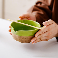 Ensemble de thé matcha en céramique 4 pièces : Bol Chawan avec bec verseur, Fouet en bambou Chasen, Support pour fouet, Cuillère Chashaku – Cadeau pour café et vente au détail
