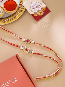 Rakhi de Diseño con Piedras Rojas de Alta Calidad y Hilos Sagrados Multicolores para Hermano, Regalo Tradicional Hecho a Mano para Raksha Bandhan - Product Image 6