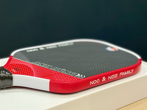 Raquette de pickleball EAVX Gen 4 haute performance, structure sans bord en titane thermoformé, noyau en nid d'abeille en peuplier, légère et puissante - Product Image 3