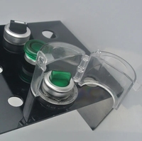 Le couvercle de verrouillage du bouton poussoir e-stop transparent amovible QVAND accepte toutes les manilles de cadenas de sécurité et le diamètre du moraillon de verrouillage
