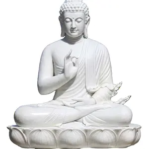 Grande statua di Buddha seduto in marmo bianco che insegna la statua di Buddha con una bella fiamma Finial su loto