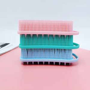 Brosse de douche carrée en silicone 2-en-1 simple, portable et murale, peigne de massage pour shampoing et soins corporels - Product Image 3