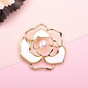 Broche de Perlas de Agua Dulce de Alta Rentabilidad de Tilian, Rosa Hueca y Flor de Seno para Regalo - Product Image 4