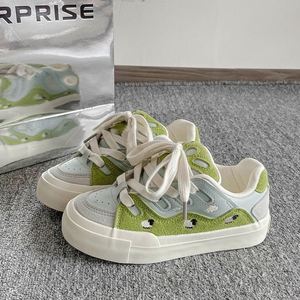 Zapatillas Retro Alemanas para Mujer 2026, Punta Redonda Clásica, Suela Delgada con Aumento de Altura Oculto, Zapatos Casuales Versátiles para Uso Diario - Product Image 2