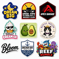 Autocollants en vinyle personnalisés de forme de badge de qualité supérieure, impression de logo et de motifs personnalisés, autocollants imperméables de forme de badge